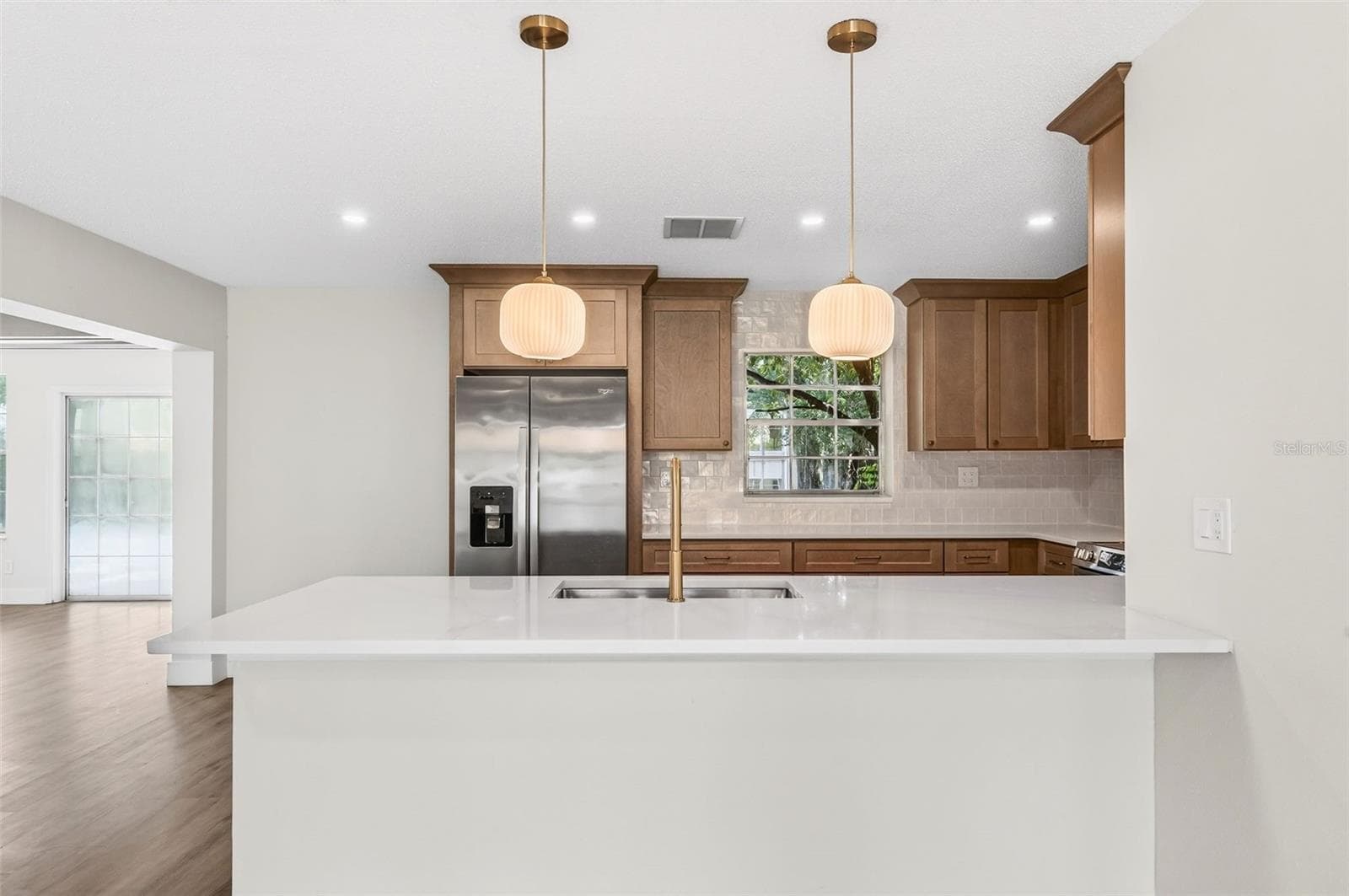 Single Family Residence at 17901 PALM ST, UMATILLA, photo 2 of 16