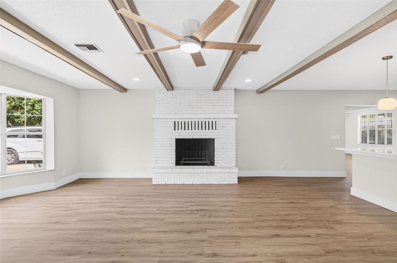 Single Family Residence at 17901 PALM ST, UMATILLA, photo 6 of 16