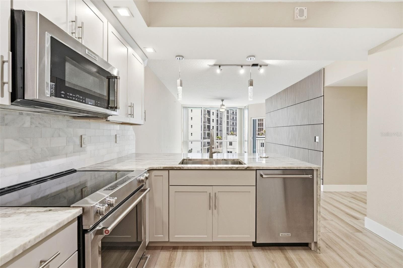 Condominium at 322 E CENTRAL BLVD #912, ORLANDO, photo 17 of 41