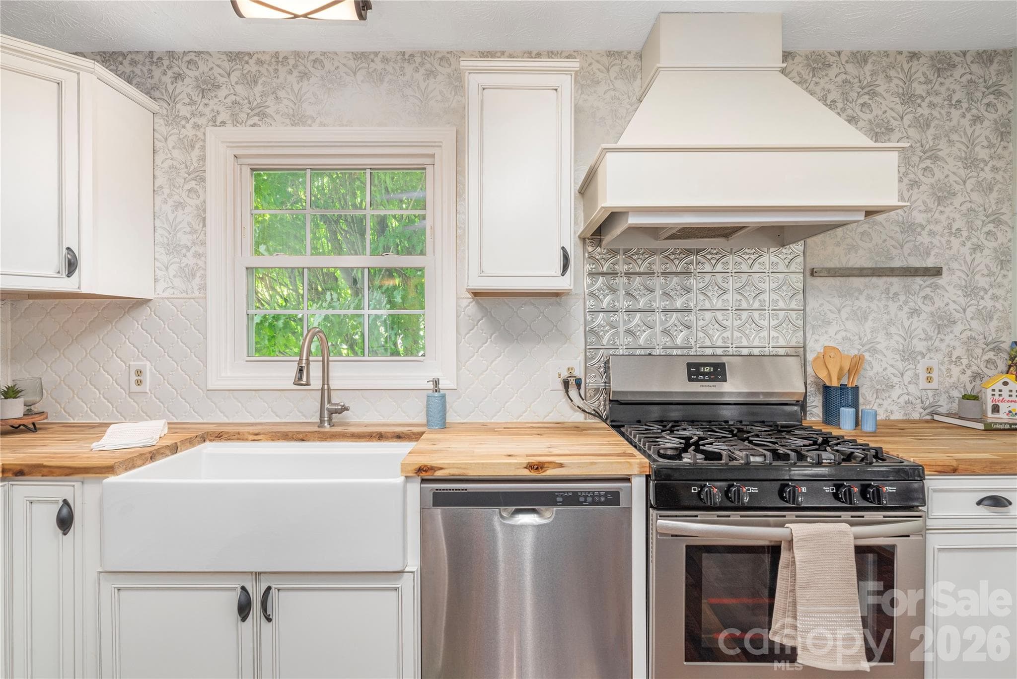 Single Family Residence at Waynesville, photo 4 of 22