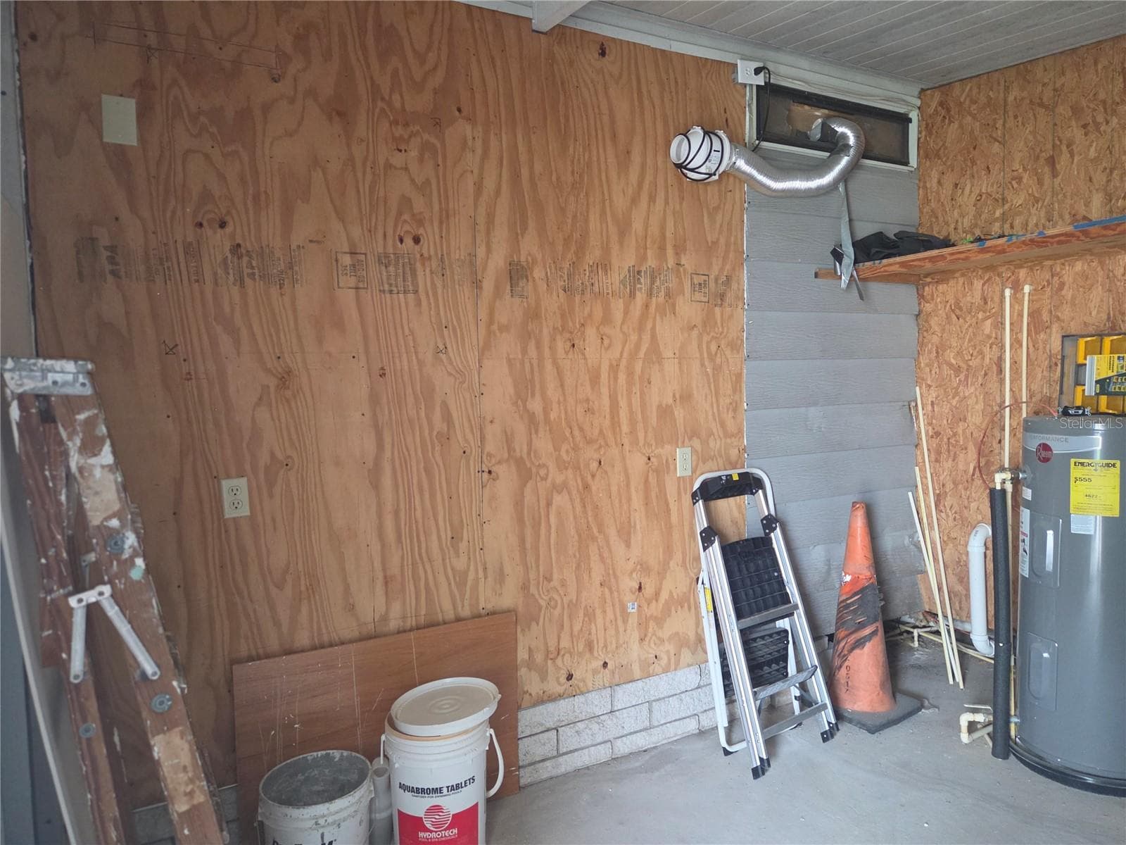 Manufactured Home at 332 VICTORIA DR, HAINES CITY, photo 8 of 92