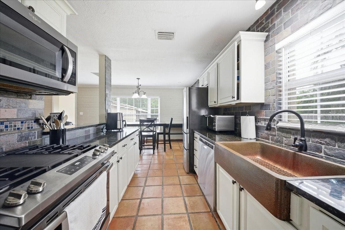 Main House - Kitchen - 8095 ROSE AVE, ORLANDO