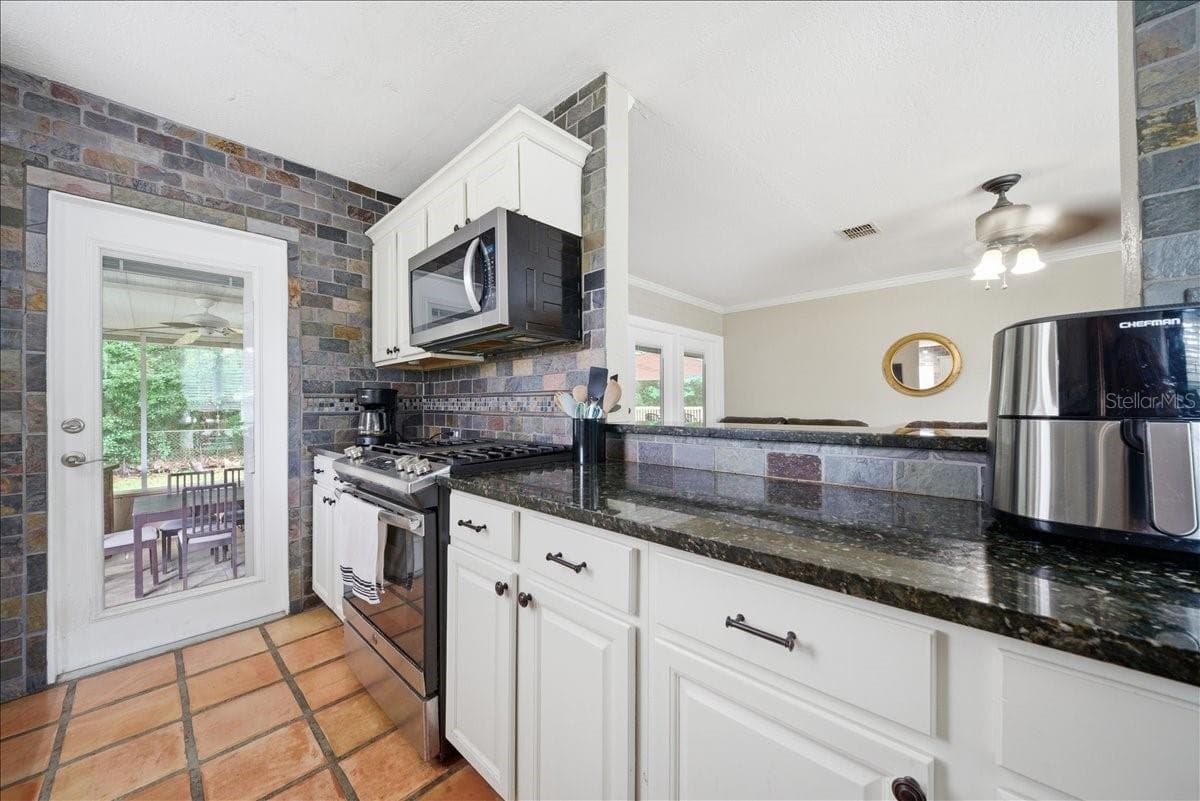 Main House - Kitchen - 8095 ROSE AVE, ORLANDO