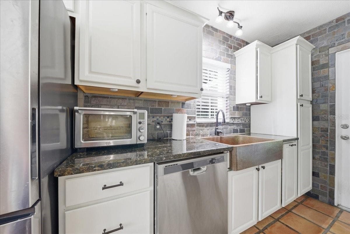 Main House - Kitchen - 8095 ROSE AVE, ORLANDO