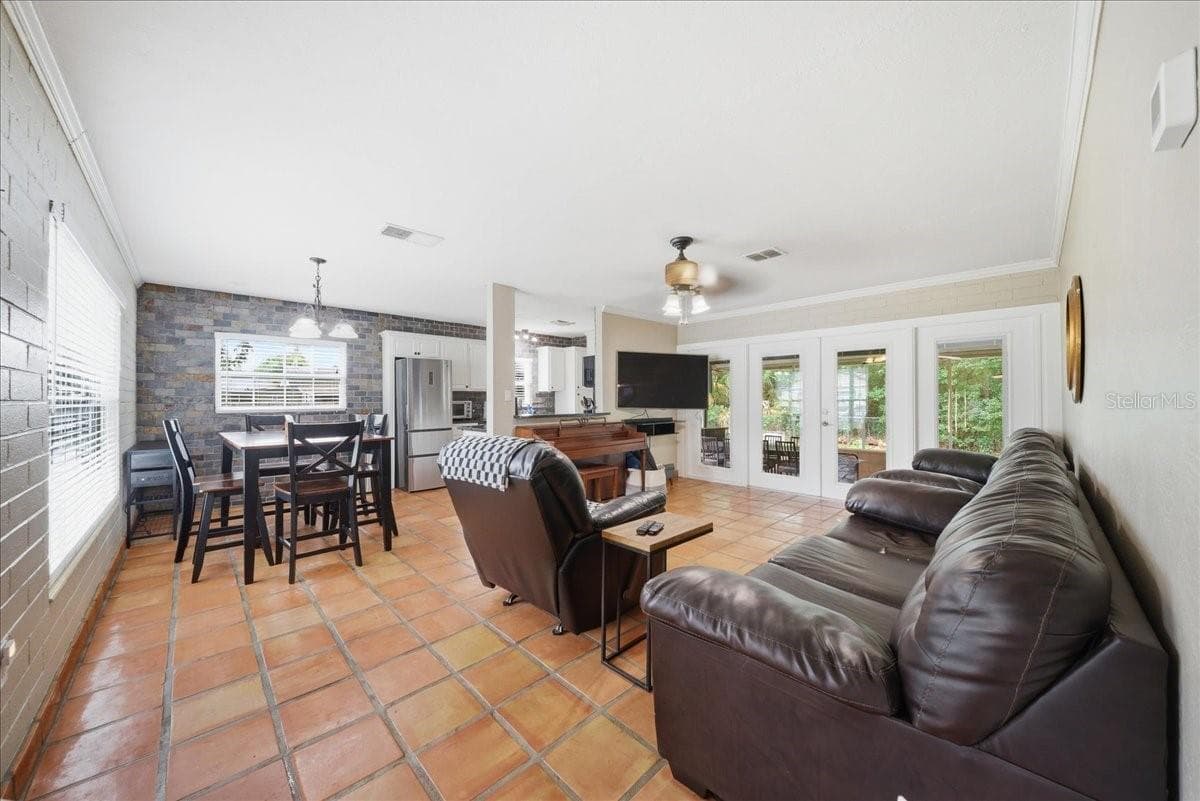 Main House - Living Room - 8095 ROSE AVE, ORLANDO