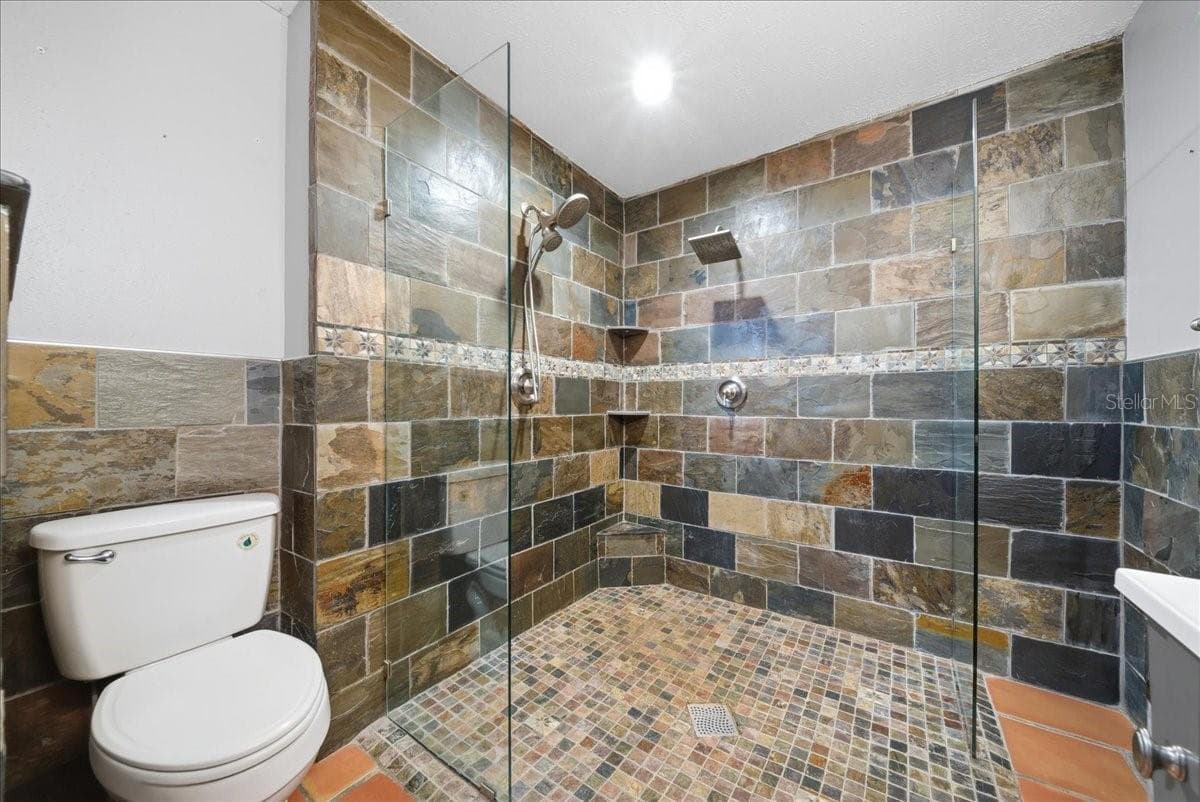 Main House - Master Bathroom - 8095 ROSE AVE, ORLANDO