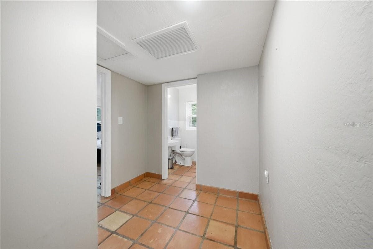 Main House - Hallway #1 - 8095 ROSE AVE, ORLANDO