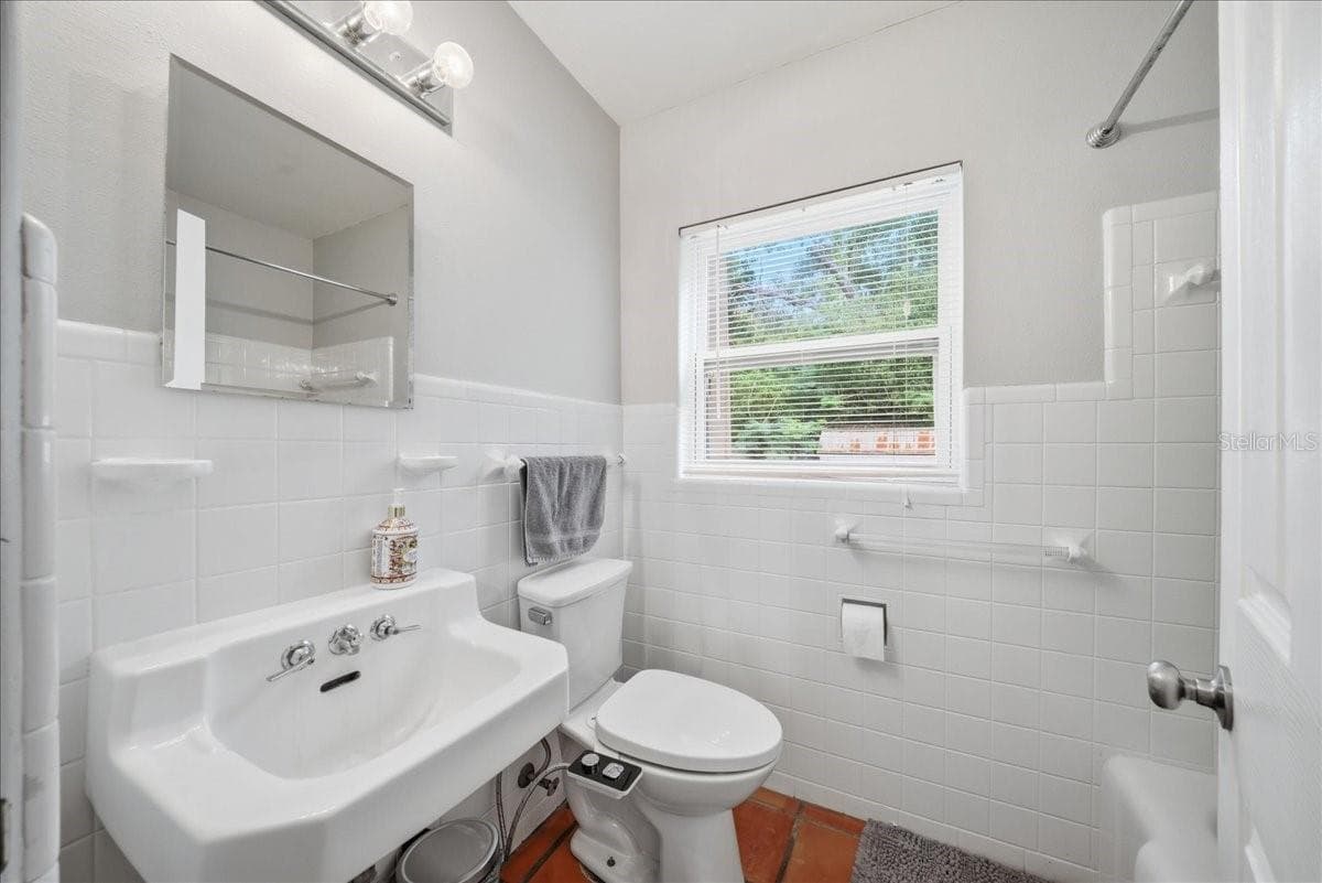 Main House - Full Bathroom #2 - 8095 ROSE AVE, ORLANDO