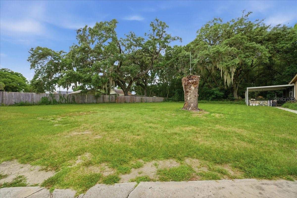 Private Front Yard - 8095 ROSE AVE, ORLANDO