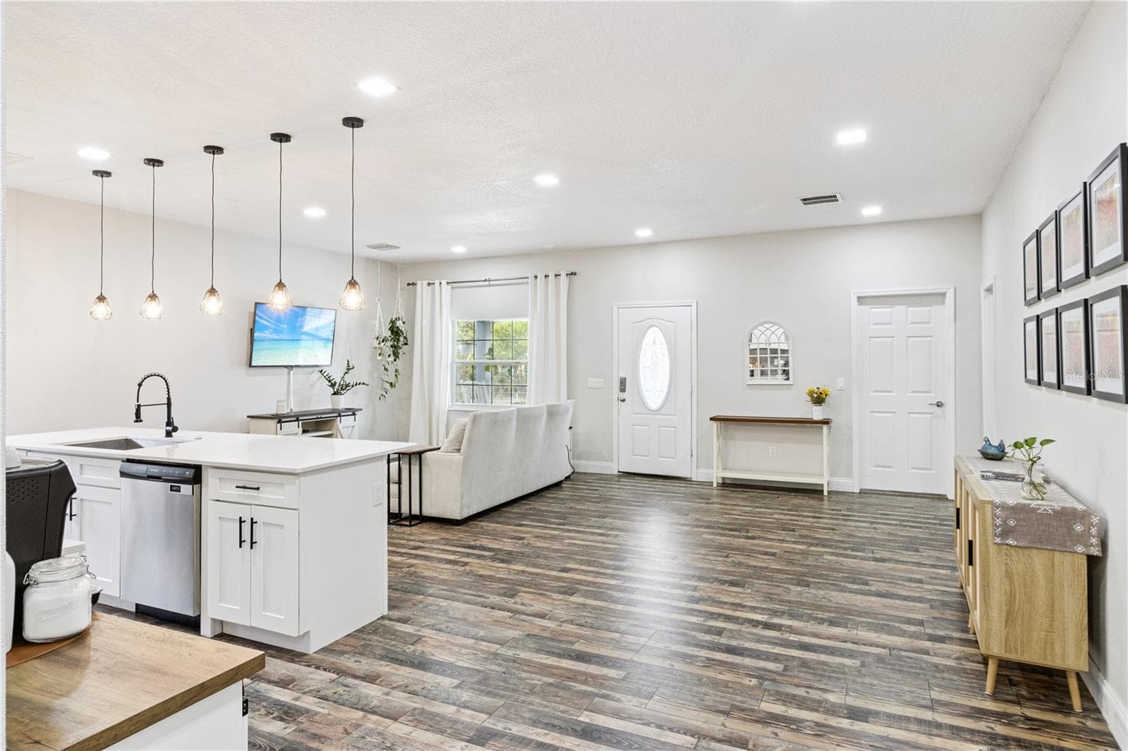 Single Family Residence at 945 GORDON AVE, BARTOW, photo 5 of 37