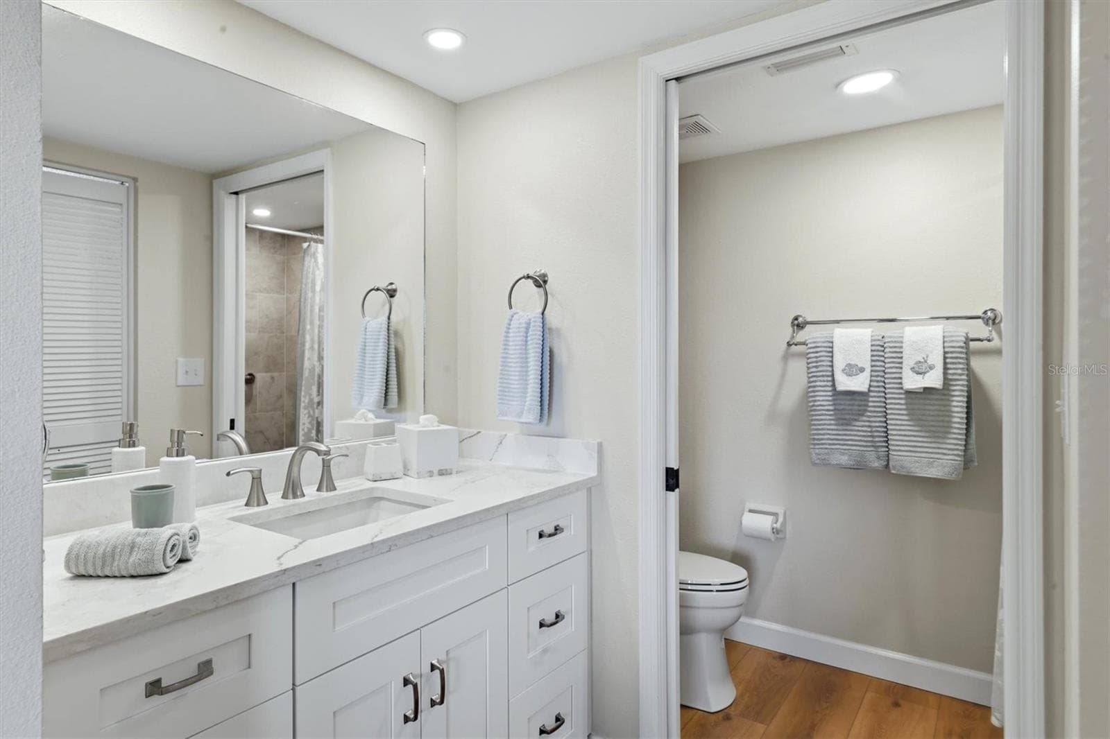 Primary en-suite bathroom - 9320 CLUBSIDE CIR #2209, SARASOTA