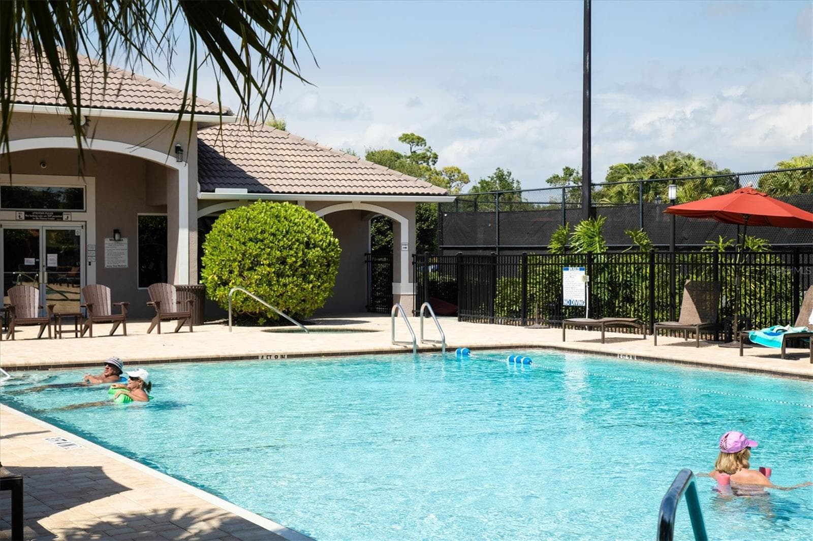 Club pool - 9320 CLUBSIDE CIR #2209, SARASOTA