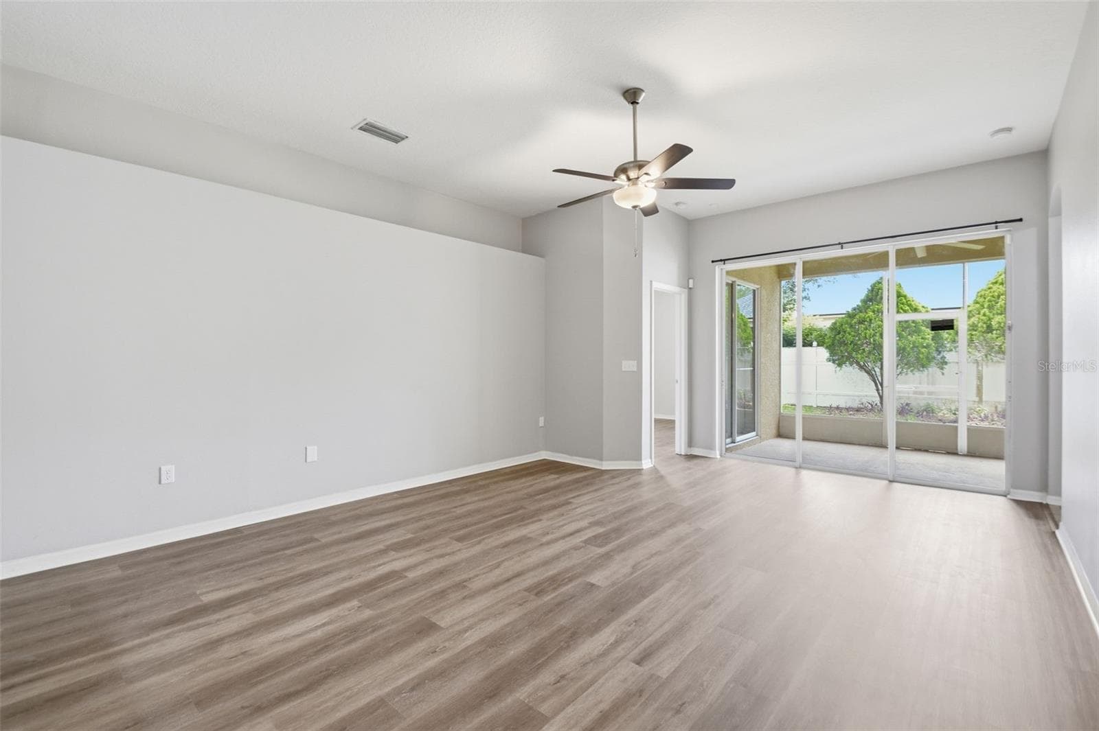Single Family Residence at 427 FERN GULLEY DR, SEFFNER, photo 8 of 51
