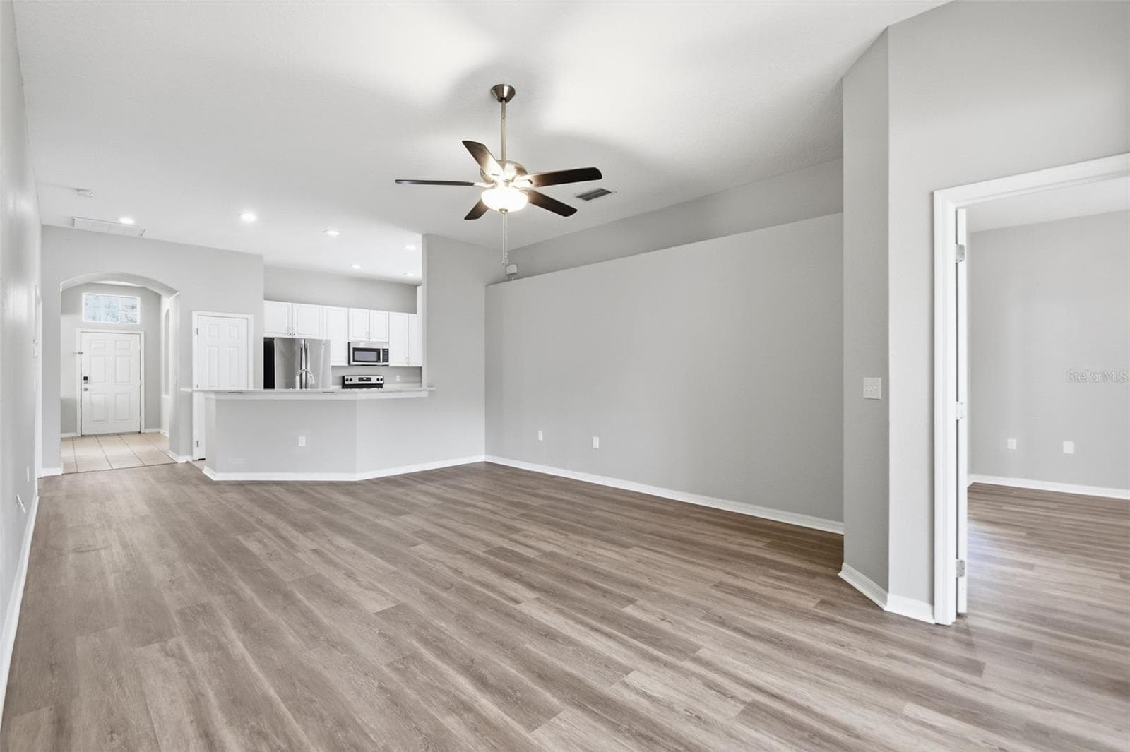 Single Family Residence at 427 FERN GULLEY DR, SEFFNER, photo 9 of 51