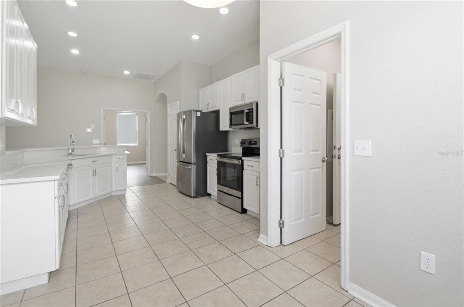 Single Family Residence at 427 FERN GULLEY DR, SEFFNER, photo 19 of 51