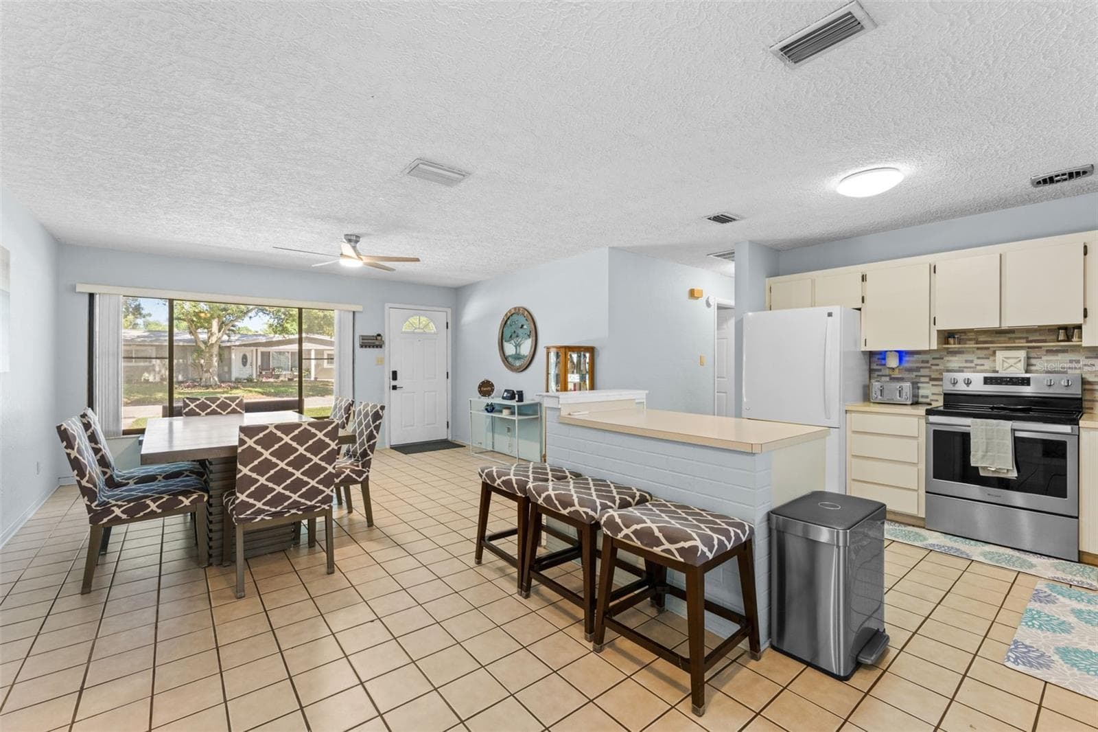 Single Family Residence at 2833 56TH LN N, ST PETERSBURG, photo 8 of 49