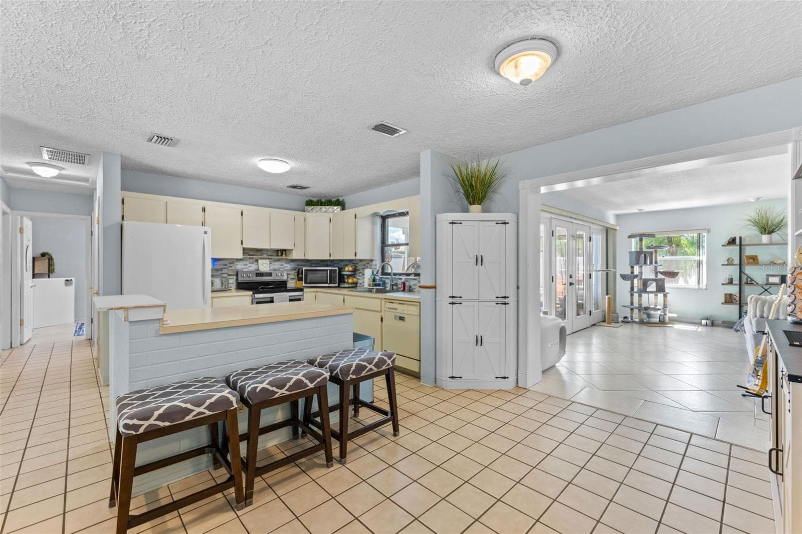 Single Family Residence at 2833 56TH LN N, ST PETERSBURG, photo 9 of 49