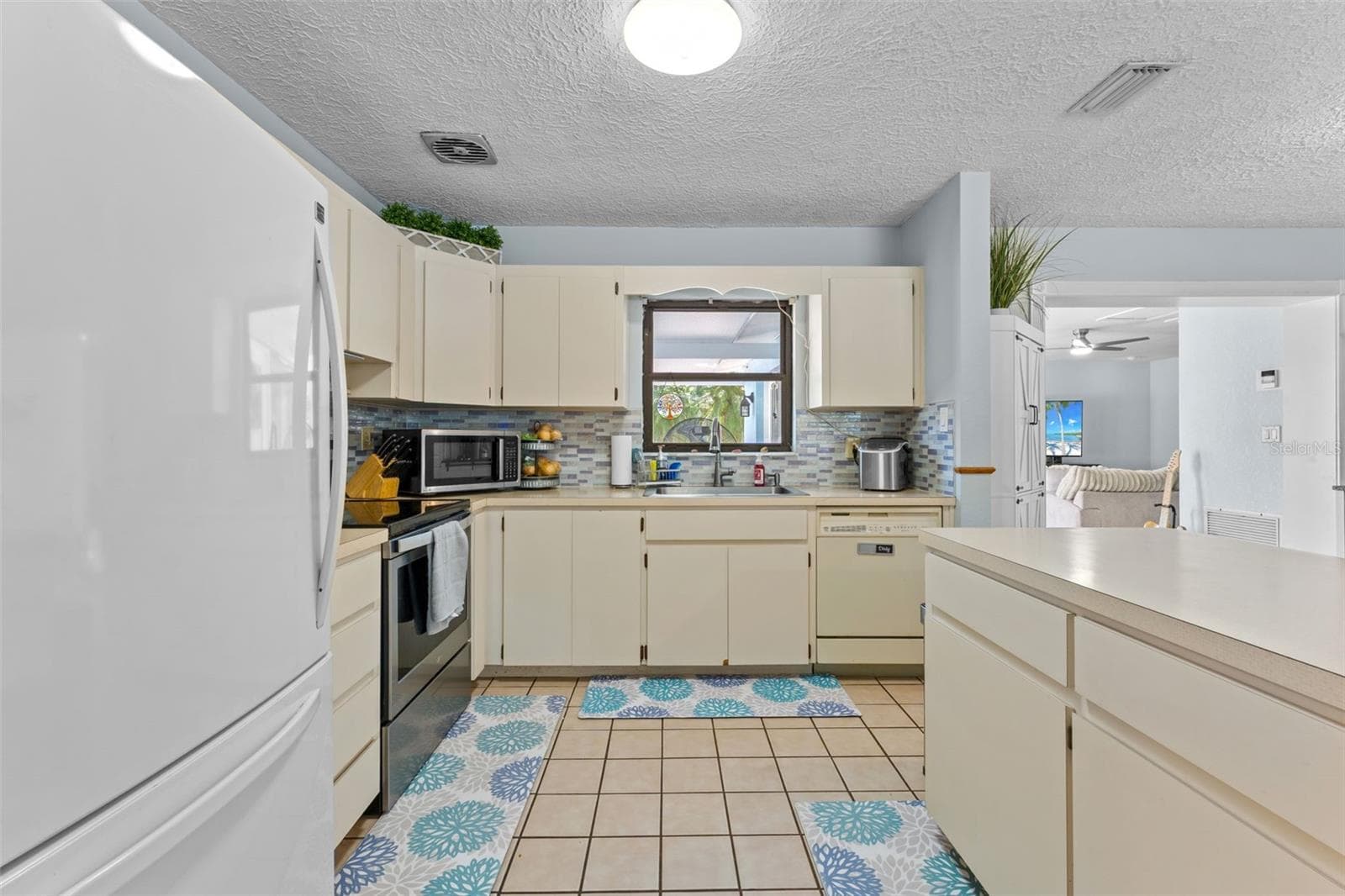 Single Family Residence at 2833 56TH LN N, ST PETERSBURG, photo 10 of 49
