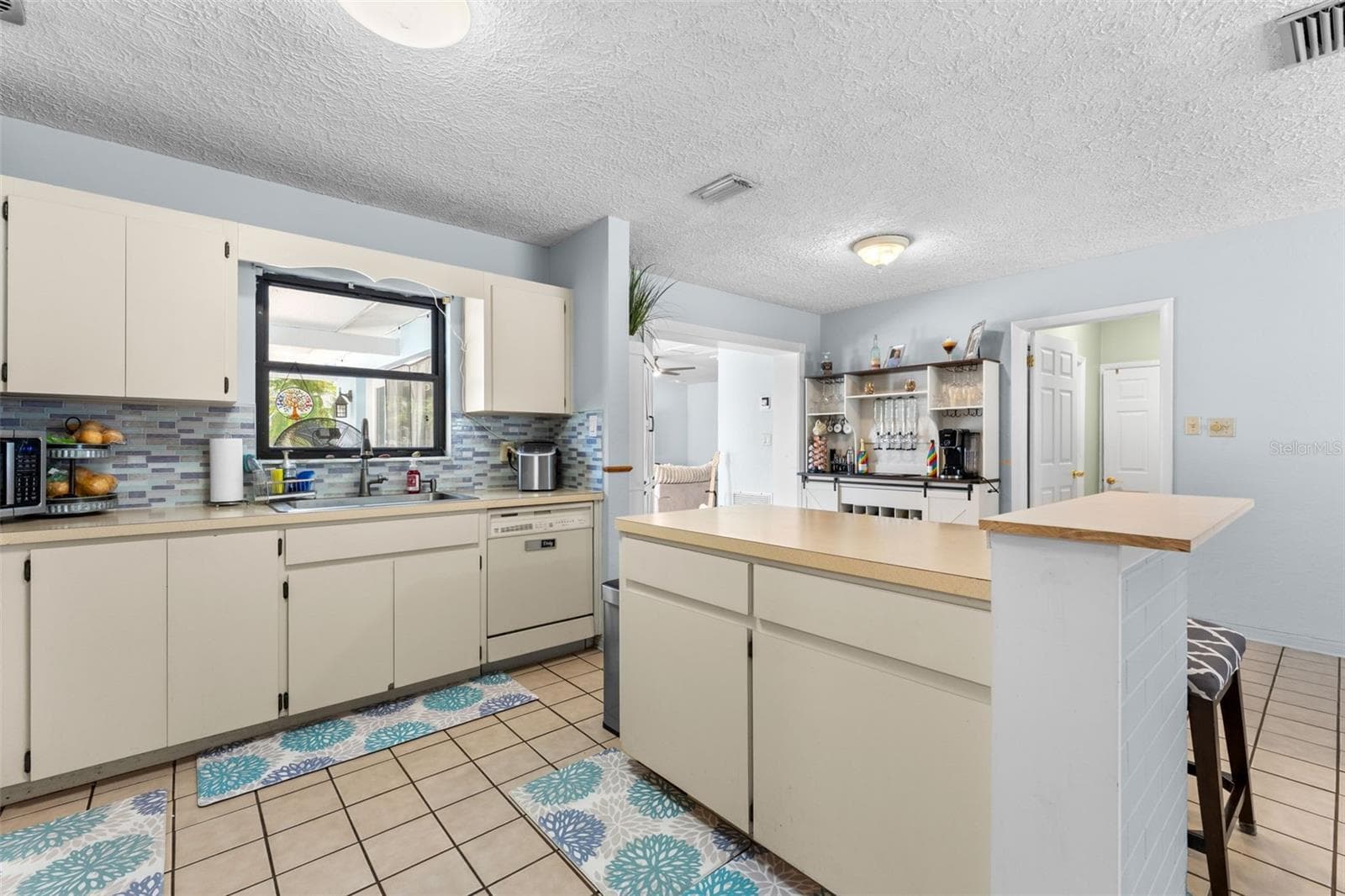 Single Family Residence at 2833 56TH LN N, ST PETERSBURG, photo 12 of 49