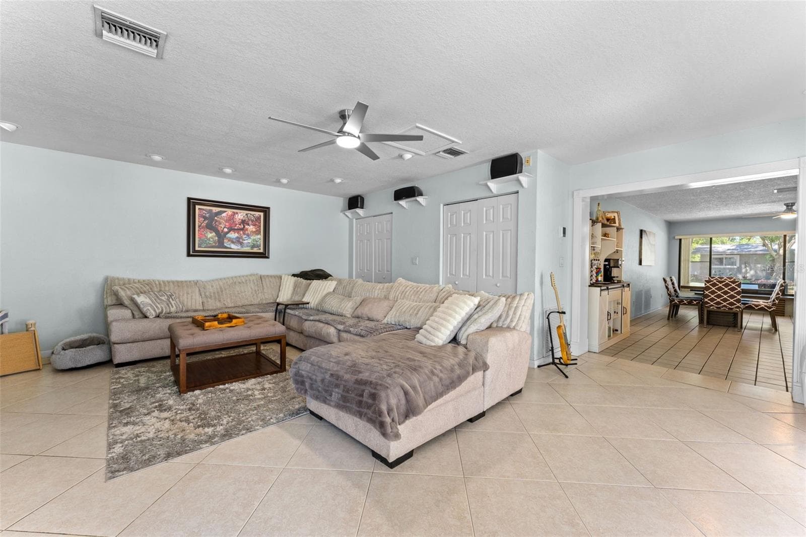 Extra large family room - 2833 56TH LN N, ST PETERSBURG