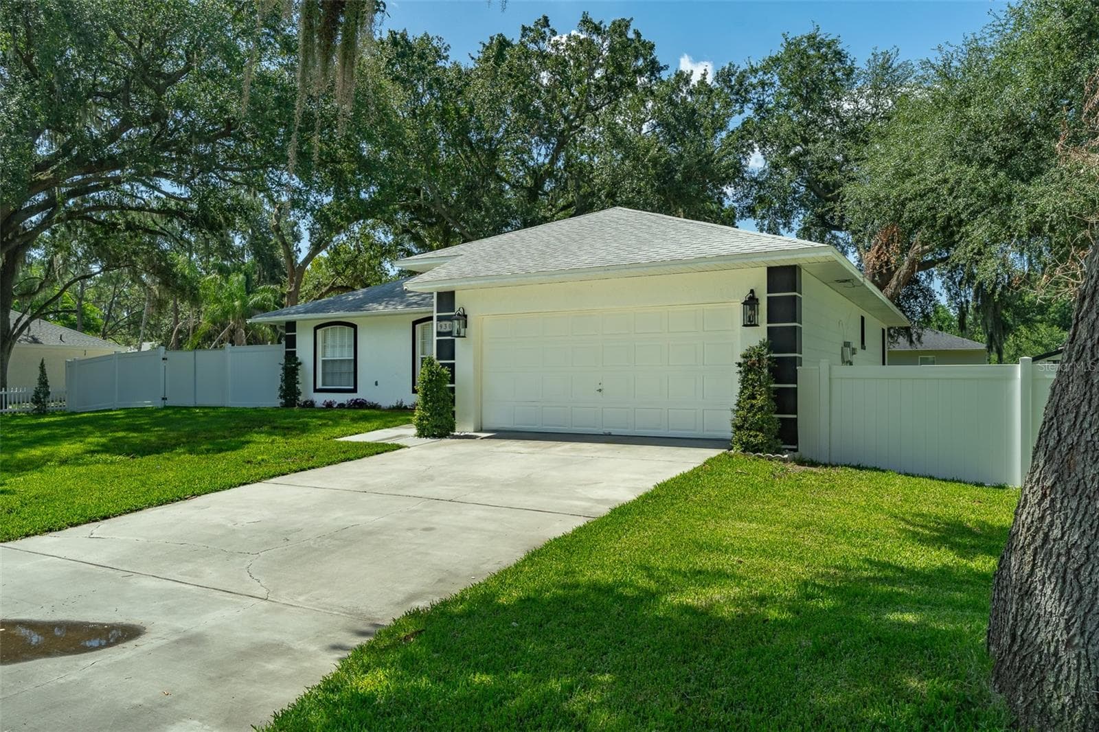 Single Family Residence at 930 HICKS RD, LAKELAND, photo 2 of 22