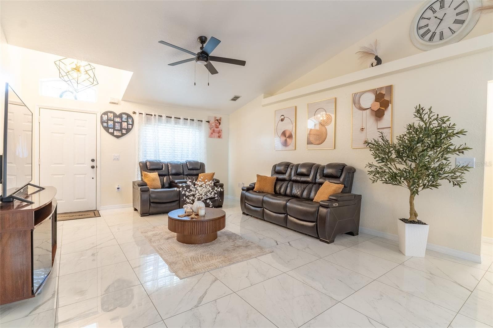 Single Family Residence at 930 HICKS RD, LAKELAND, photo 5 of 22