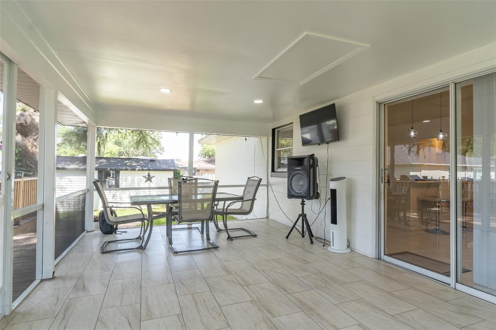 Single Family Residence at 930 HICKS RD, LAKELAND, photo 18 of 22