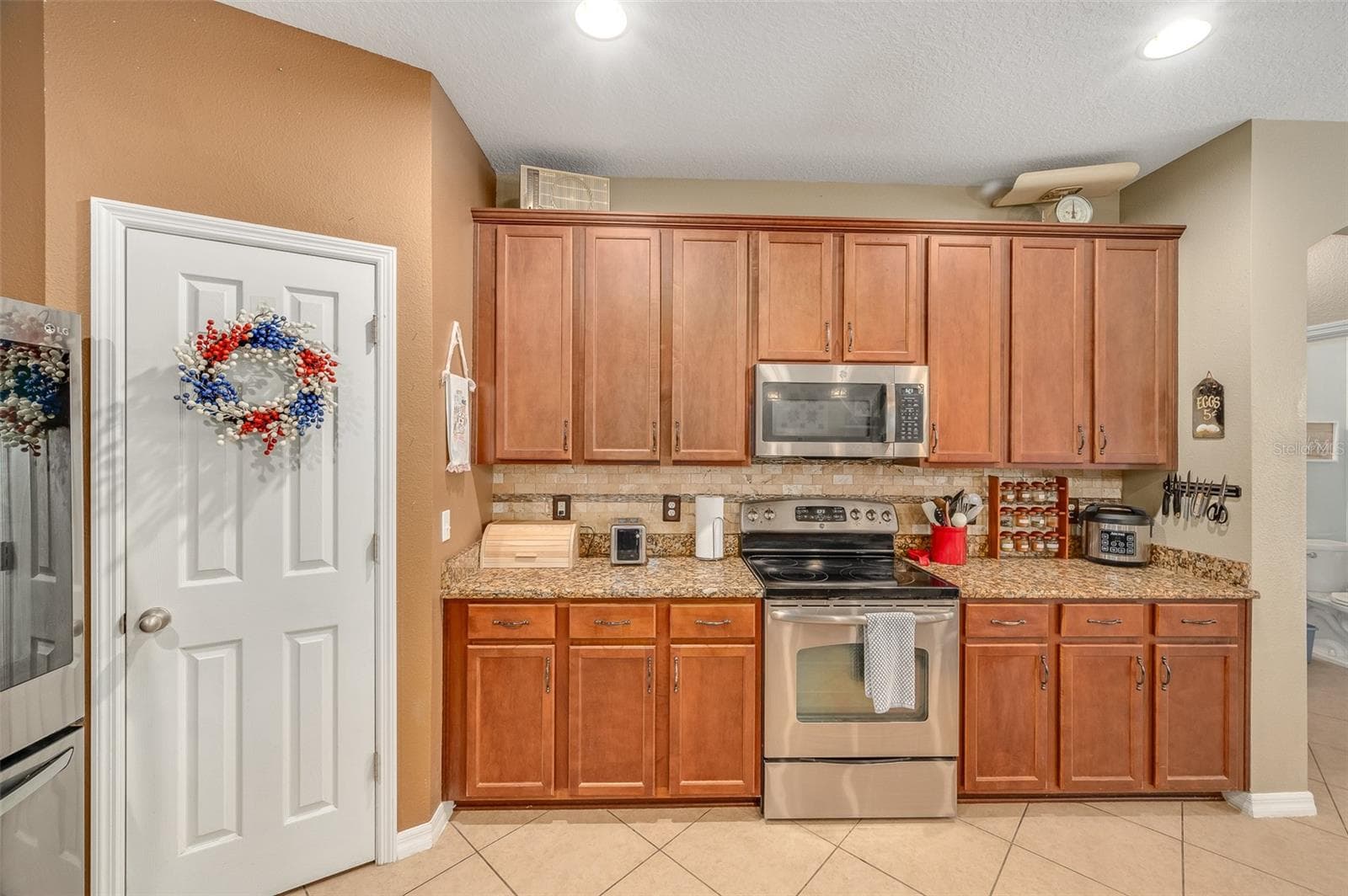 Walk-in pantry - 2711 CYPRESS TREE TRL, ST CLOUD