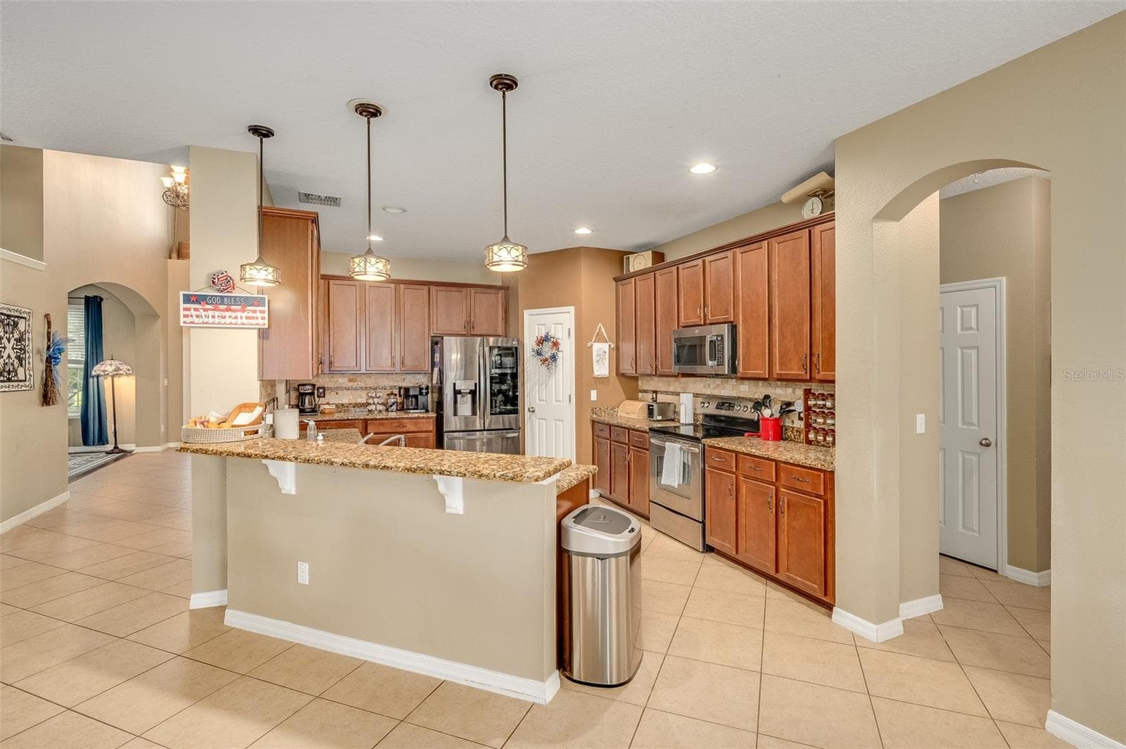 Breakfast bar, dining nook in front of bar; garage & laundry, full bathroom and extra bedroom off the side of the kitchen - 2711 CYPRESS TREE TRL, ST CLOUD
