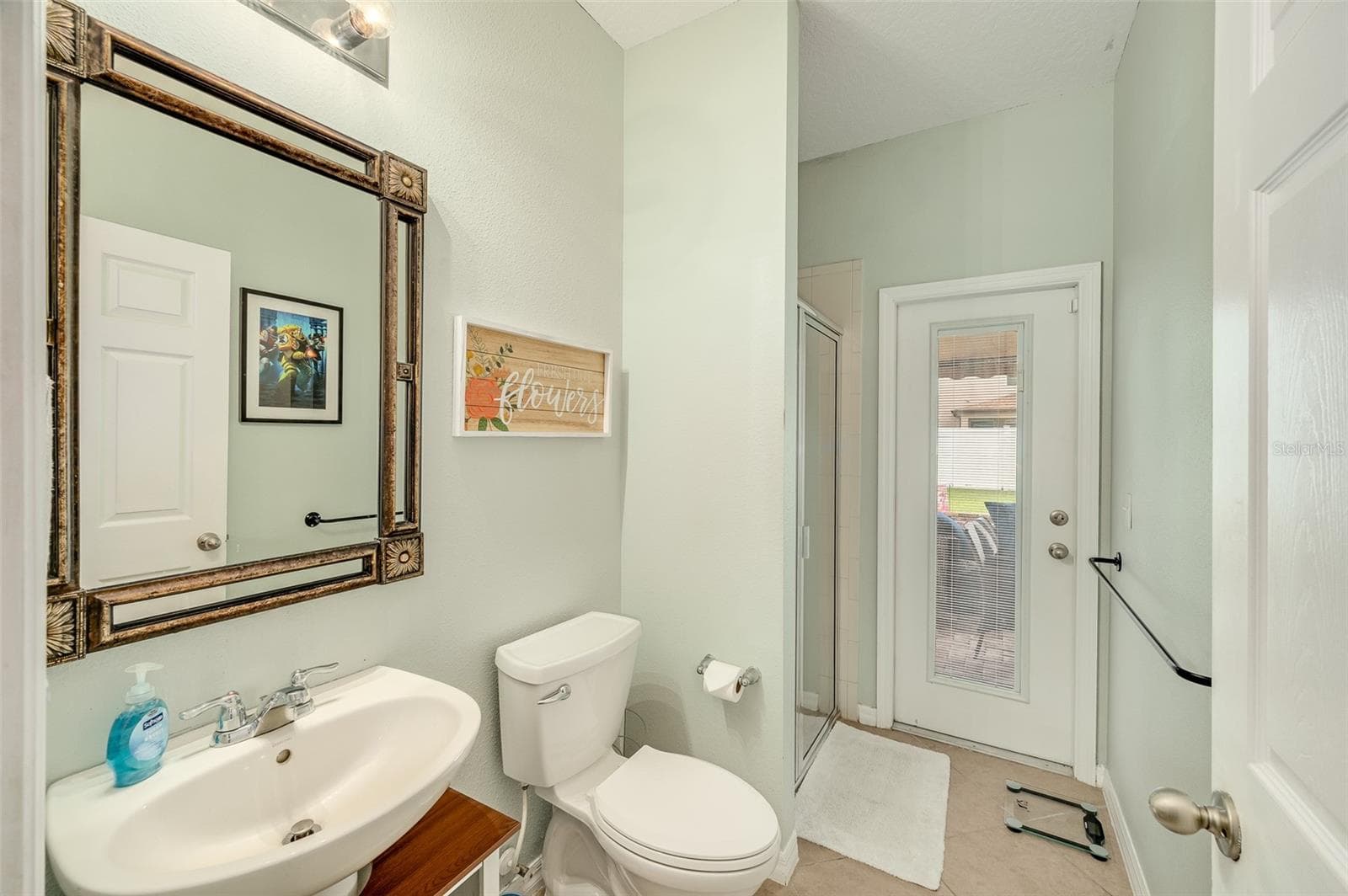 Full bathroom w/ shower and exterior access - 2711 CYPRESS TREE TRL, ST CLOUD