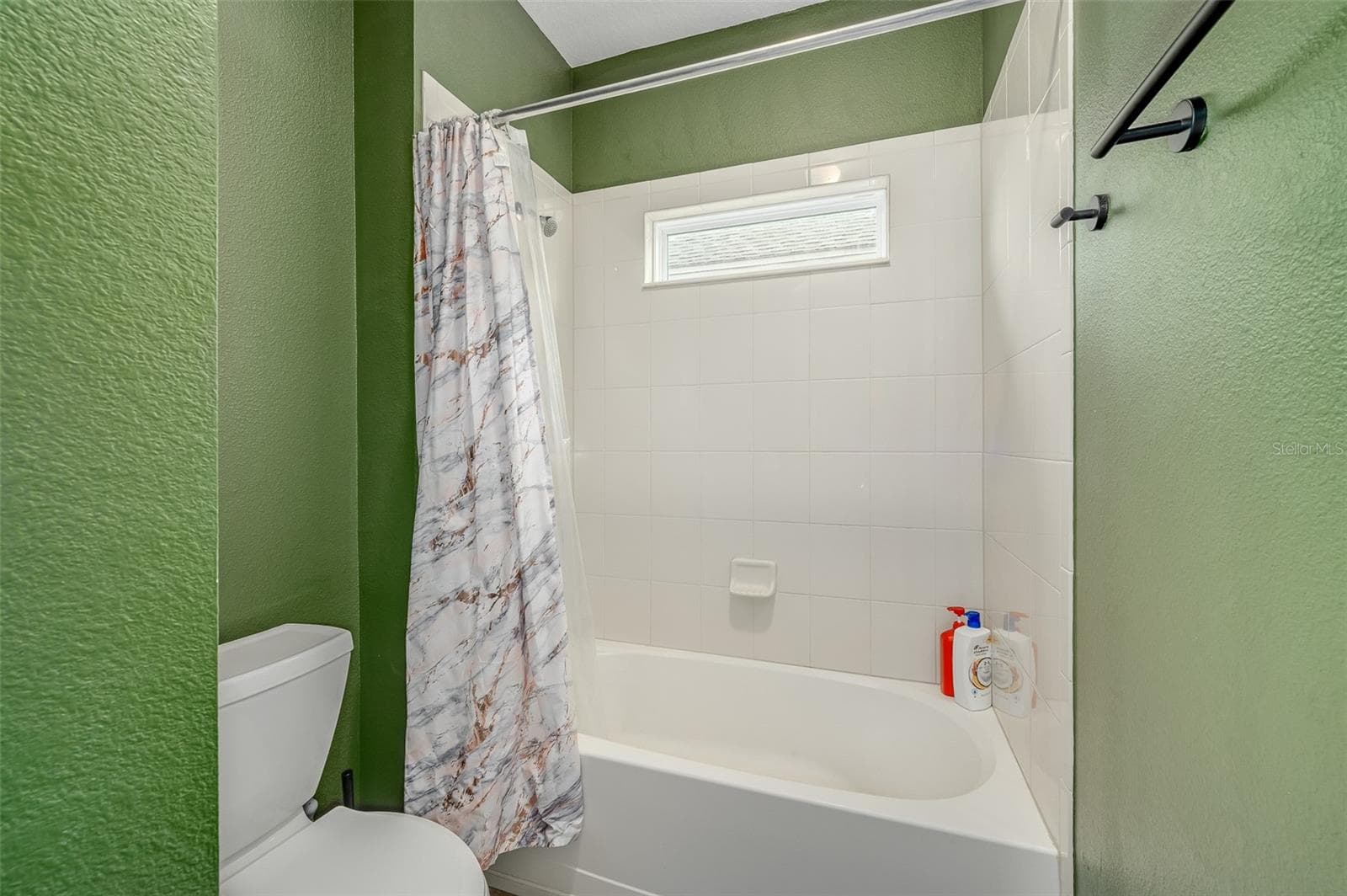Tub/shower combo - 2711 CYPRESS TREE TRL, ST CLOUD