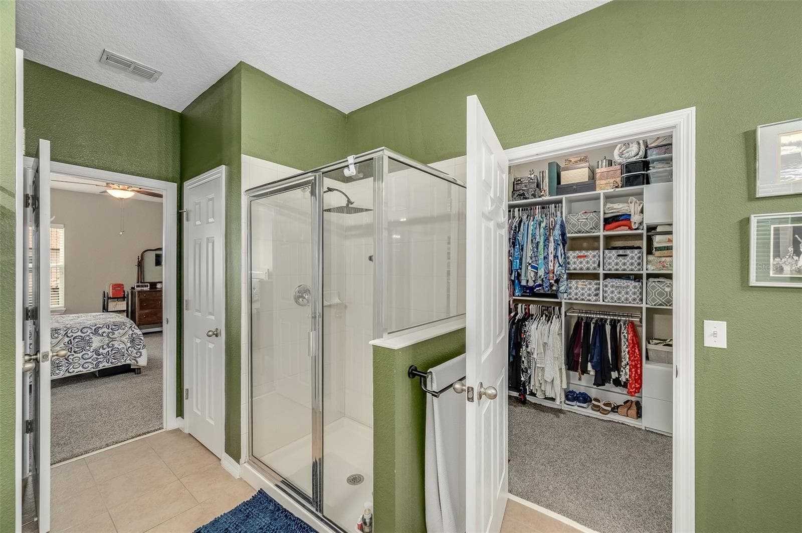 Ensuite bathroom w/ walk-in closet - 2711 CYPRESS TREE TRL, ST CLOUD