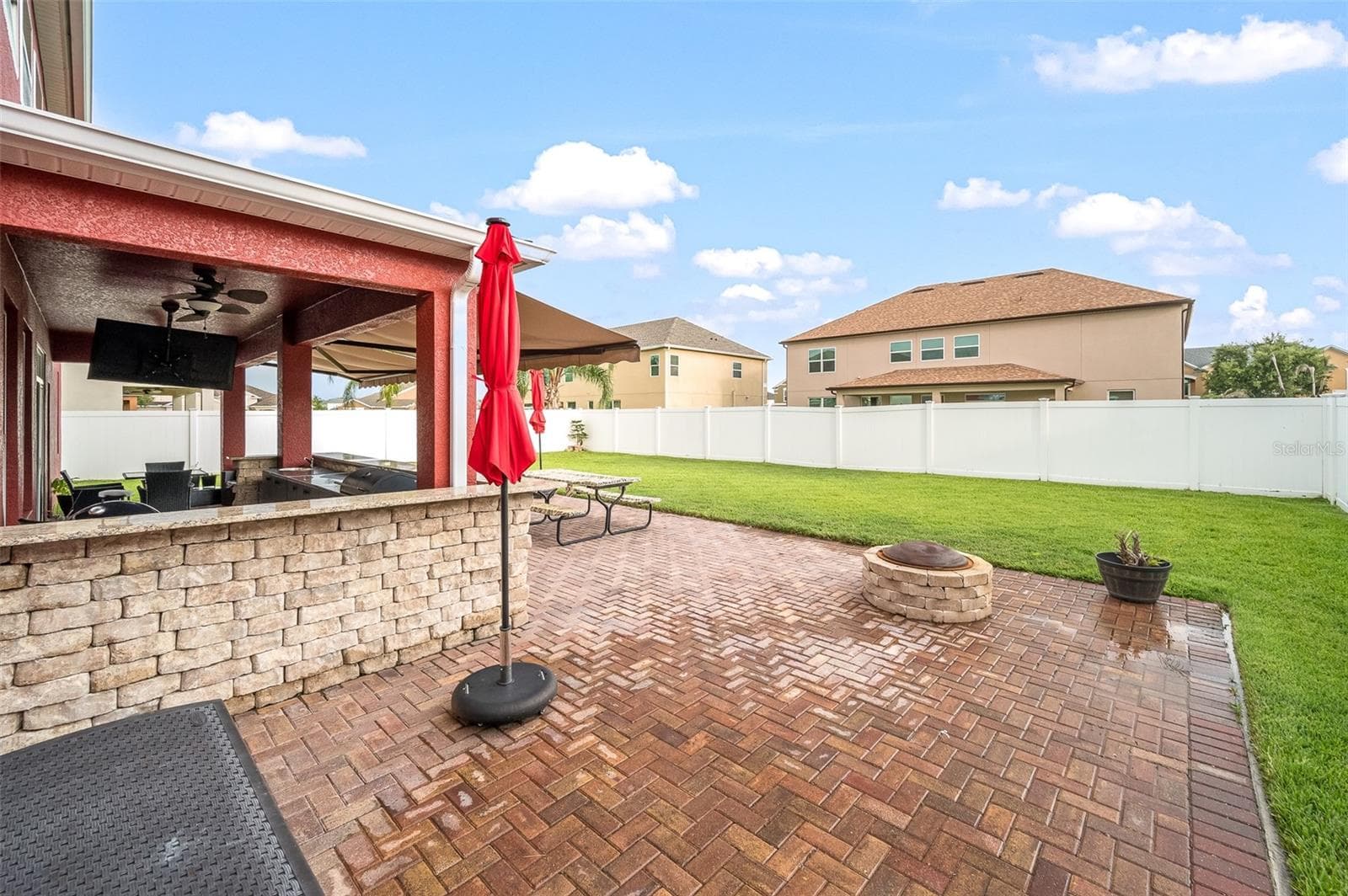 Fire pit - 2711 CYPRESS TREE TRL, ST CLOUD