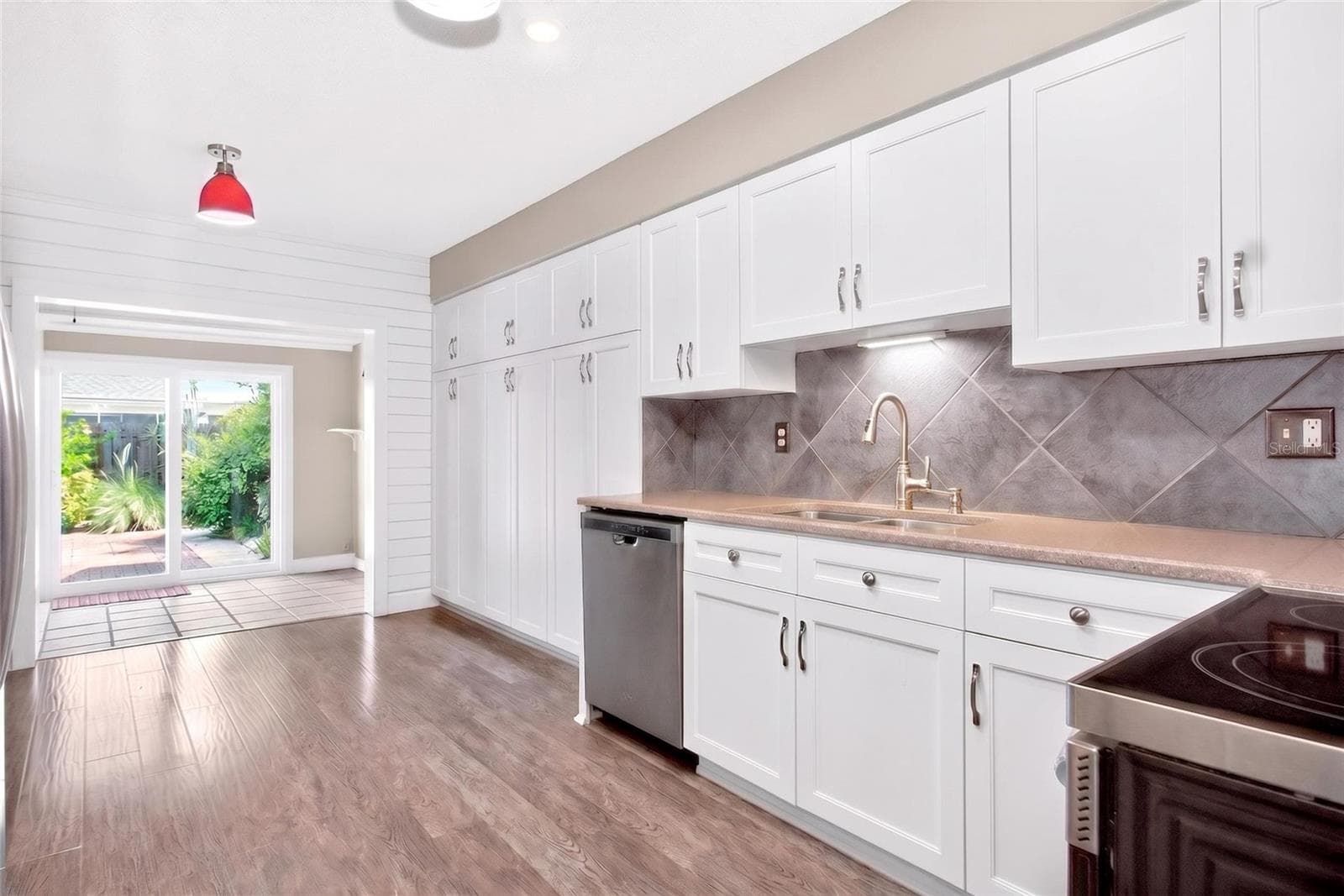 Townhouse at 2524 W BROOK LN, CLEARWATER, photo 16 of 51