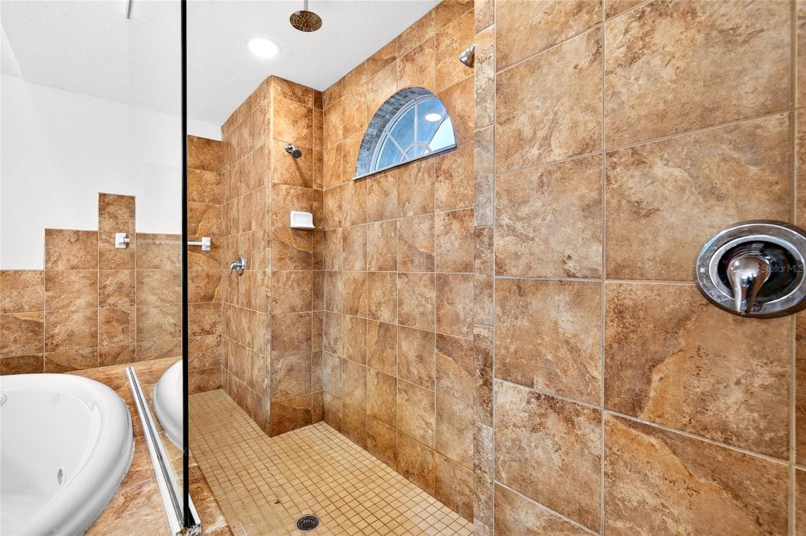 Master Shower - 14144 NW 141ST AVE, WILLISTON