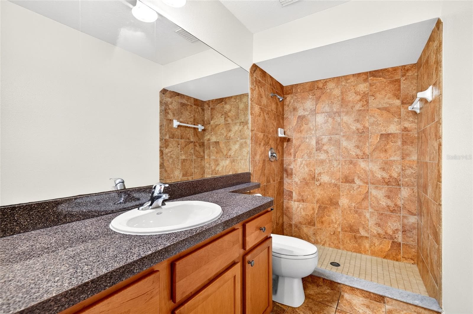 Guest bathroom - 14144 NW 141ST AVE, WILLISTON