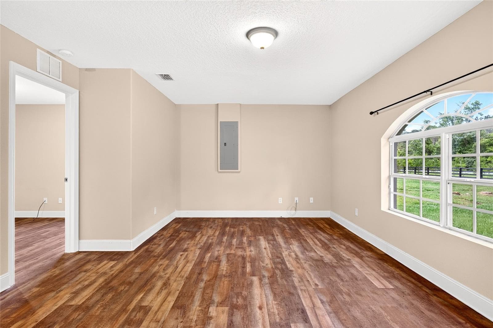 Living Room - Right Side - 14144 NW 141ST AVE, WILLISTON