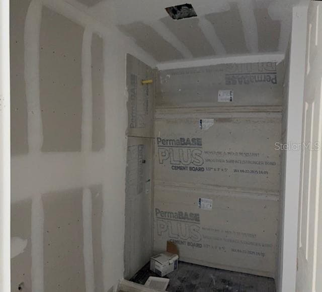 stand up shower - 3024 PARKWAY BLVD #204, KISSIMMEE