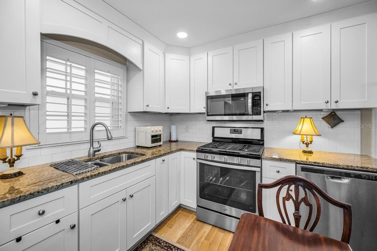 Spacious kitchen with gas appliances. - 732 NE OAK ST, ST PETERSBURG