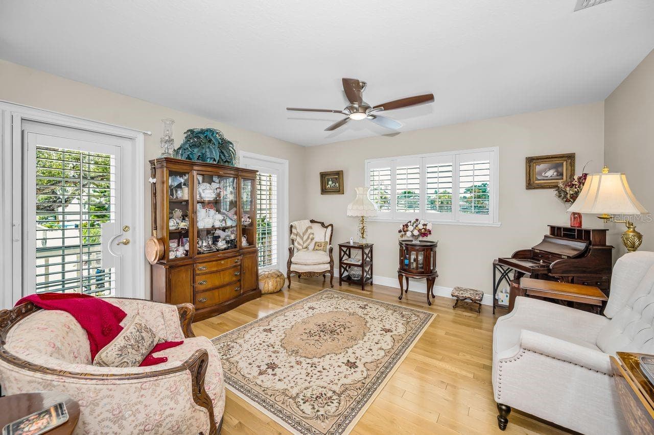 Living room with balcony access. - 732 NE OAK ST, ST PETERSBURG