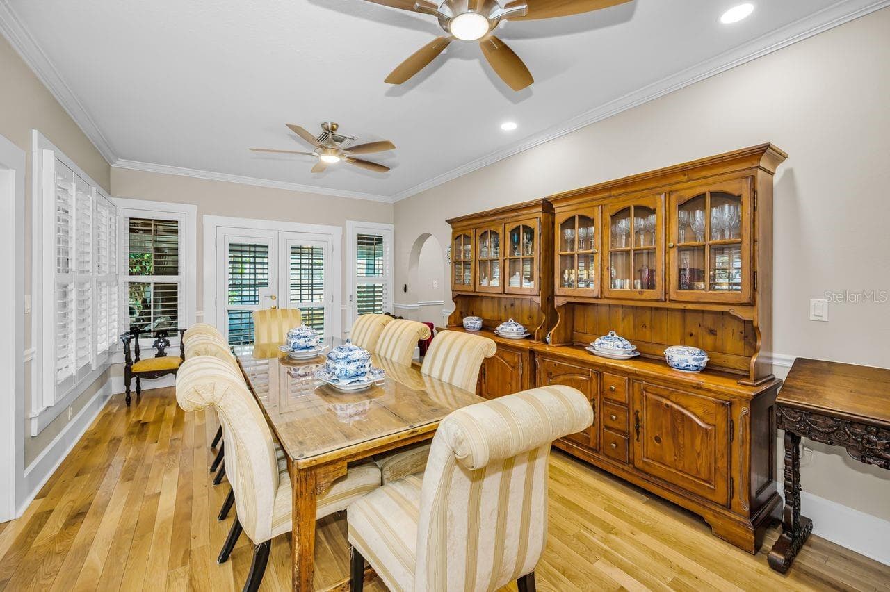 Dining room that flows directly into a backyard grilling area - 732 NE OAK ST, ST PETERSBURG