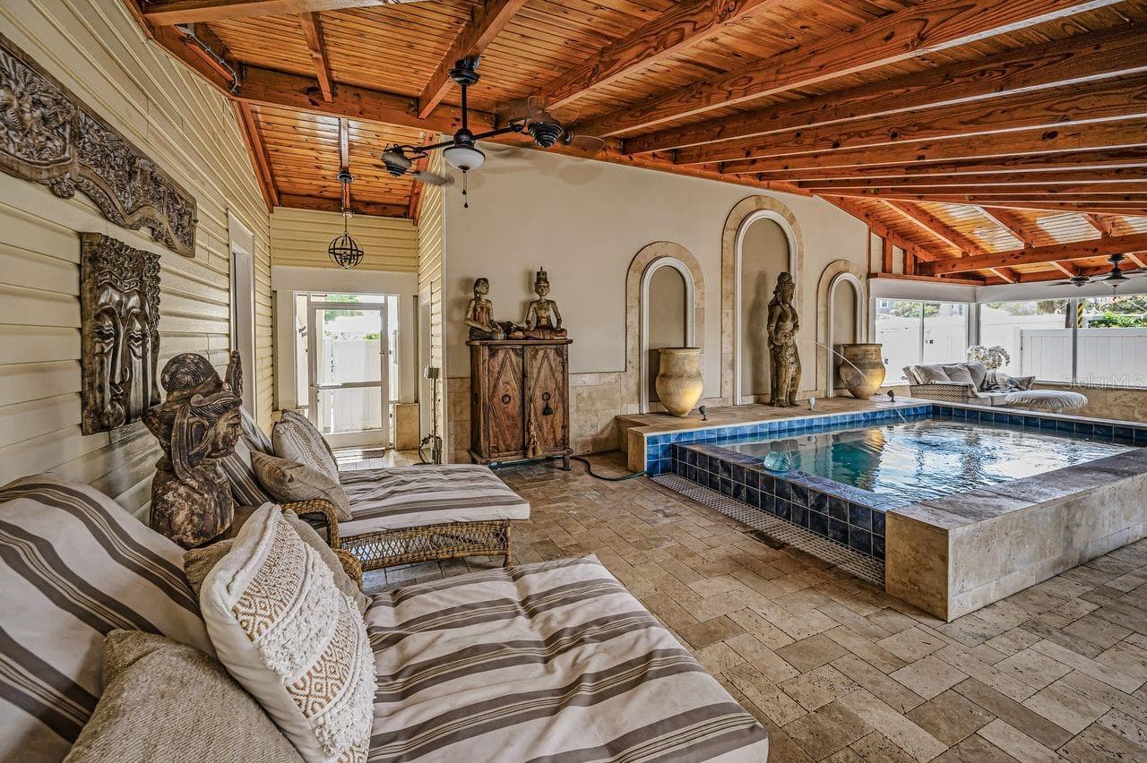 Two large relaxing over-size lounge chairs await you for a relaxing experience. - 732 NE OAK ST, ST PETERSBURG