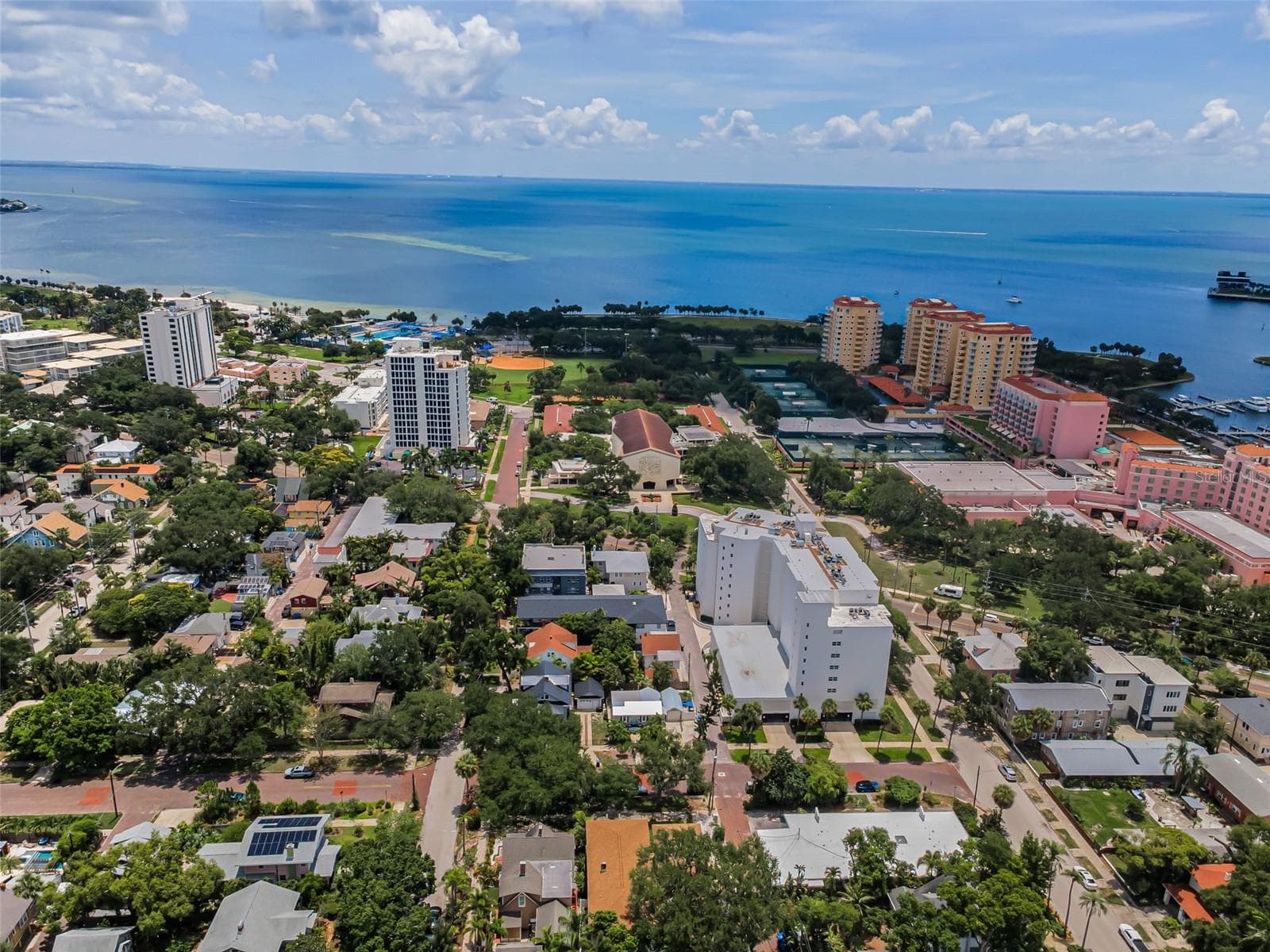 Close to Vinoy park, Vinoy dog park, NE Aquatic Complex. - 732 NE OAK ST, ST PETERSBURG