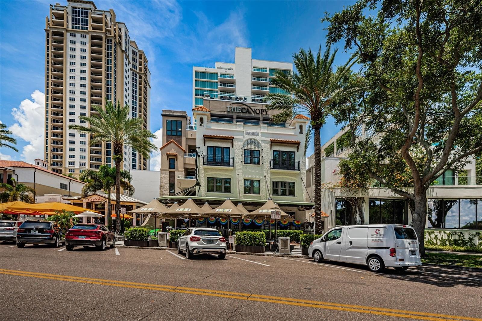 The ever popular; the Canopy. Just 3 minuts away. - 732 NE OAK ST, ST PETERSBURG