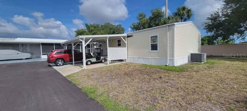 Manufactured Home at 5208 5TH B ST E, BRADENTON, photo 4 of 43