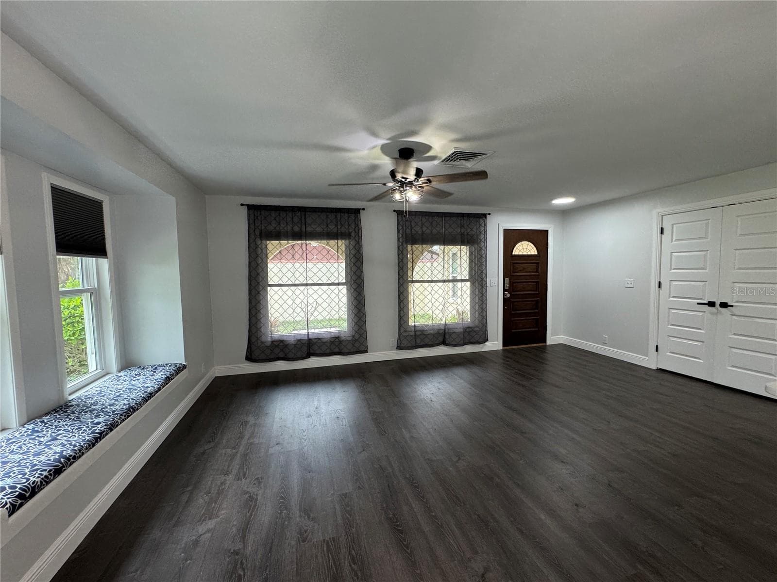 living room - 1809 STELLA CT N, LAKELAND