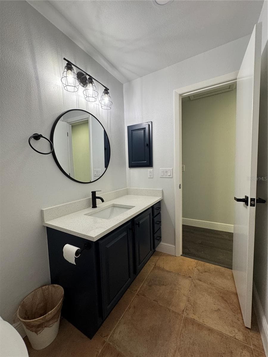 hall bathroom - 1809 STELLA CT N, LAKELAND