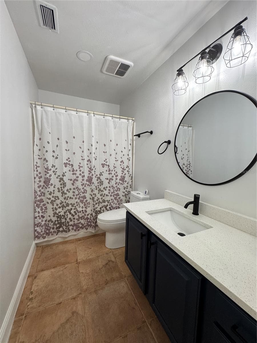 hall bathroom - 1809 STELLA CT N, LAKELAND