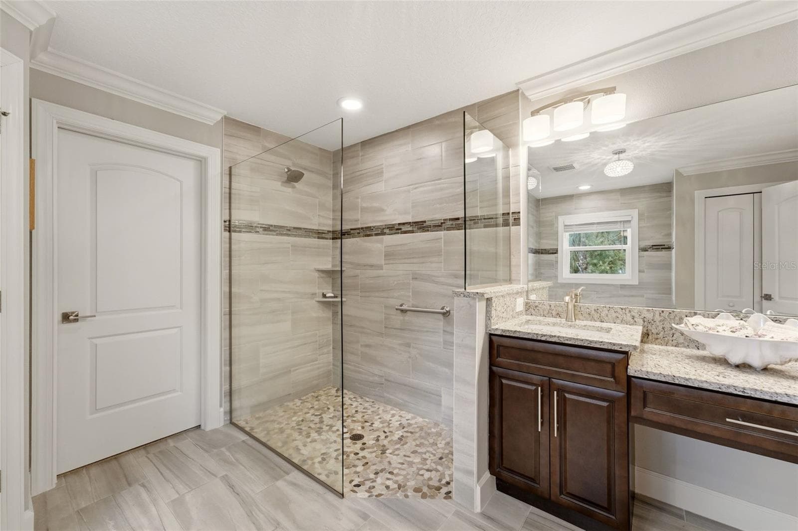 Zero entry shower - 6755 TROPICAIRE BLVD, NORTH PORT