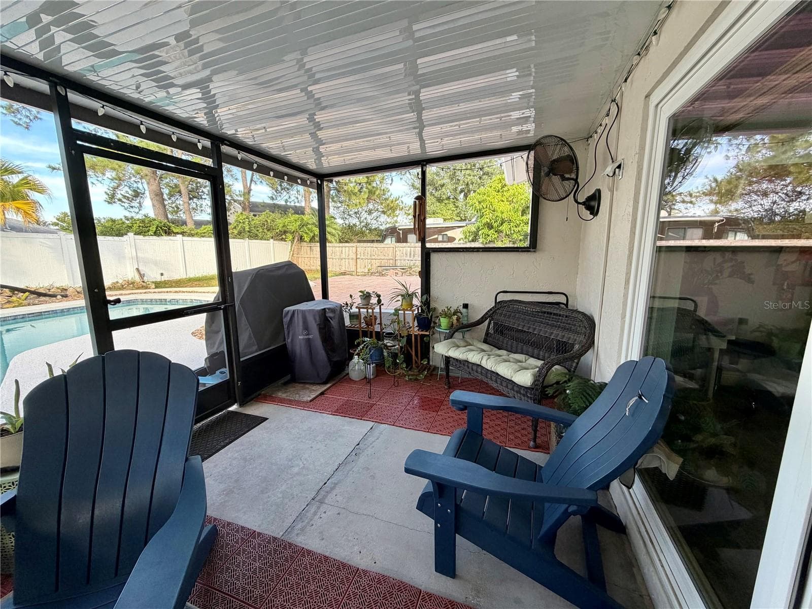 Oversized patio with sliders from the family room - 15705 CASHMERE LN, TAMPA